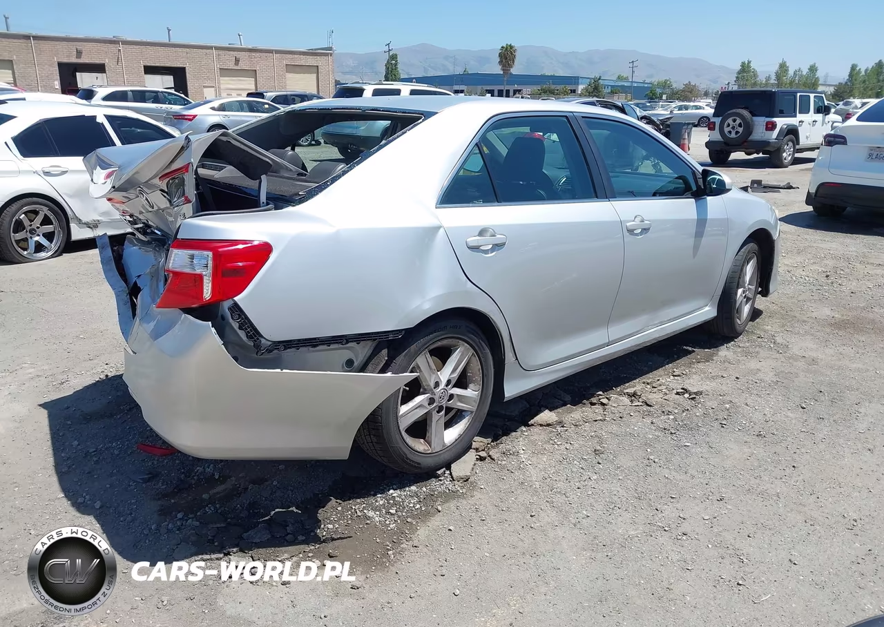2014 Toyota Camry Se VIN:4T1BF1FK5EU792888 - 4