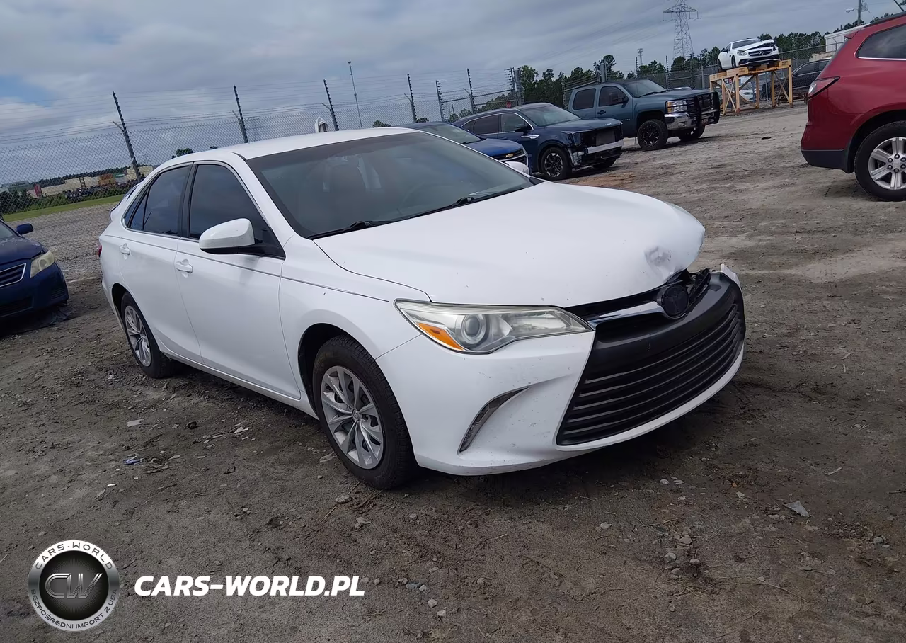 2016 Toyota Camry Le – zdjęcie 1 z 17