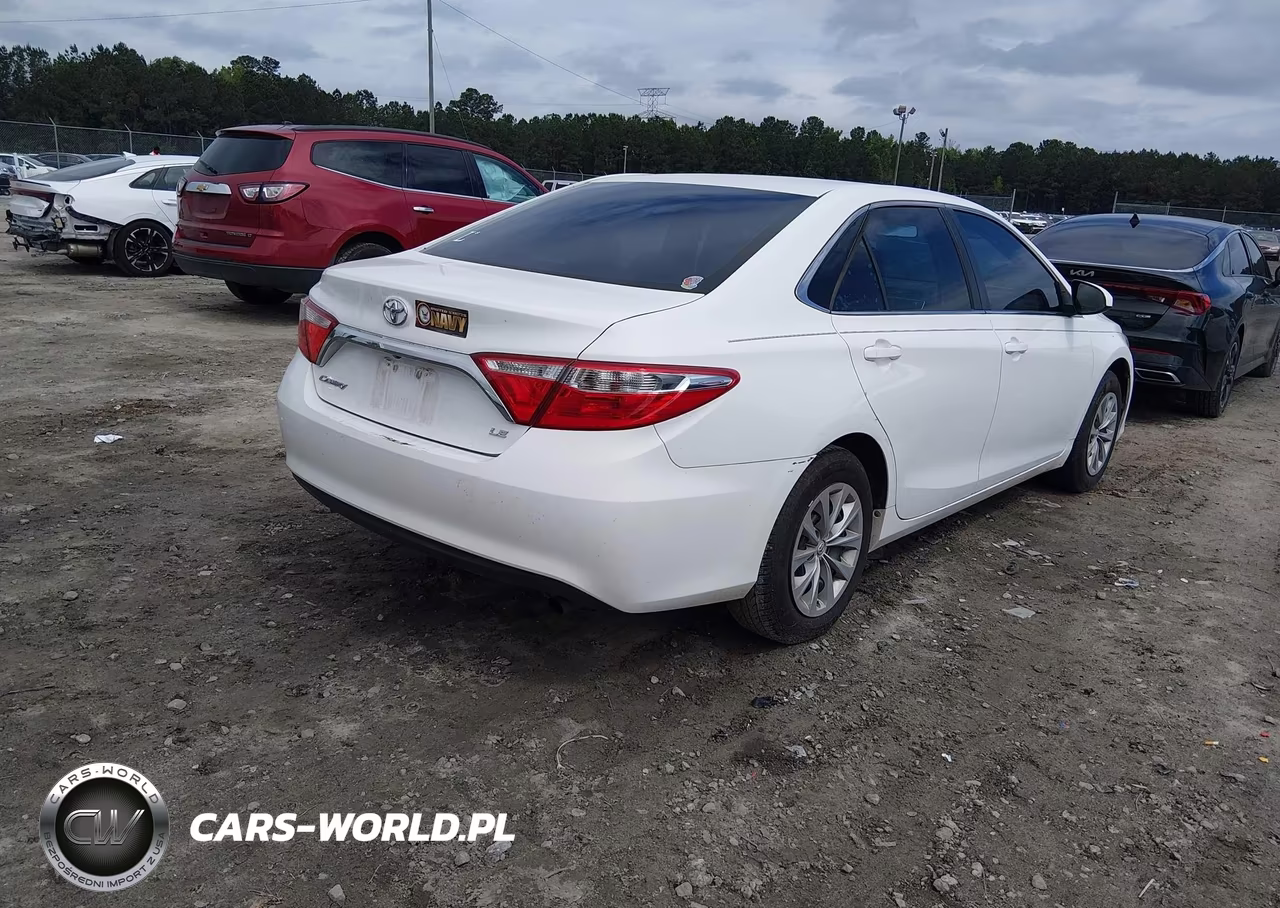 2016 Toyota Camry Le VIN:4T1BF1FK6GU267017 - 4