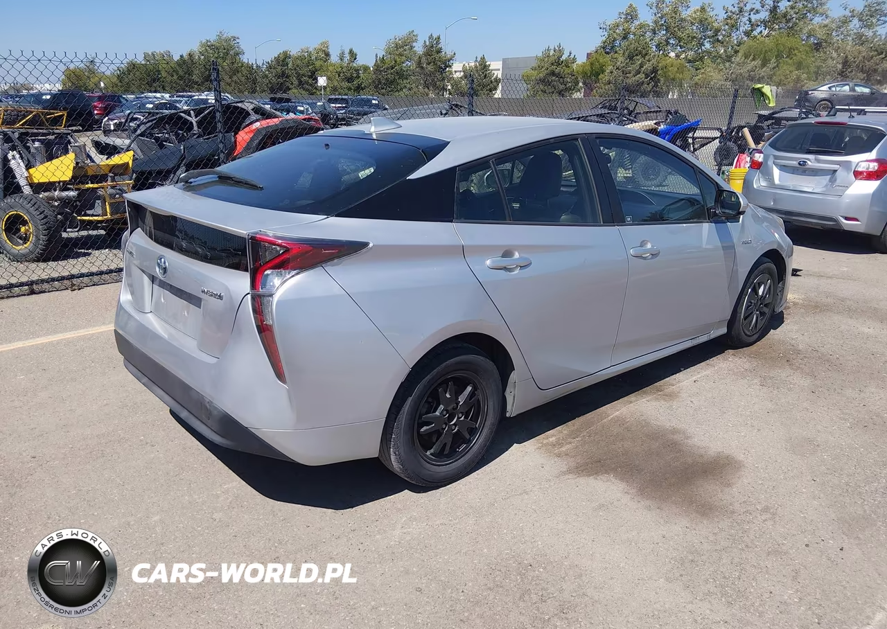 2016 Toyota Prius Four VIN:JTDKARFU7G3015611 - 4
