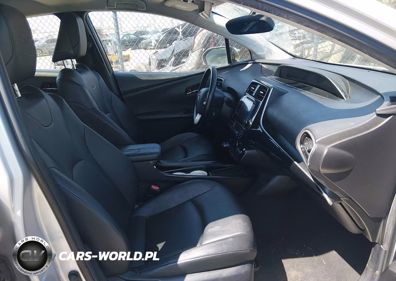 2016 Toyota Prius Four VIN:JTDKARFU7G3015611 - 5