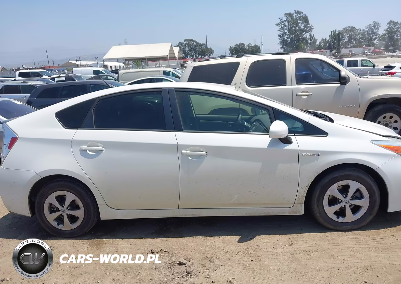 2015 Toyota Prius Two VIN:JTDKN3DU8F2003931 - 12