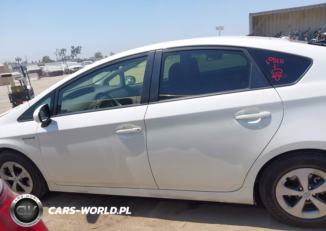 2015 Toyota Prius Two VIN:JTDKN3DU8F2003931 - 13