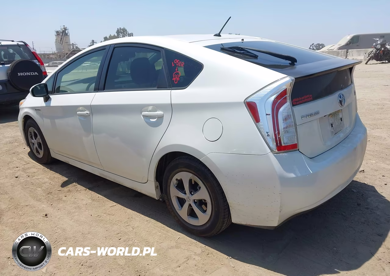 2015 Toyota Prius Two VIN:JTDKN3DU8F2003931 - 3