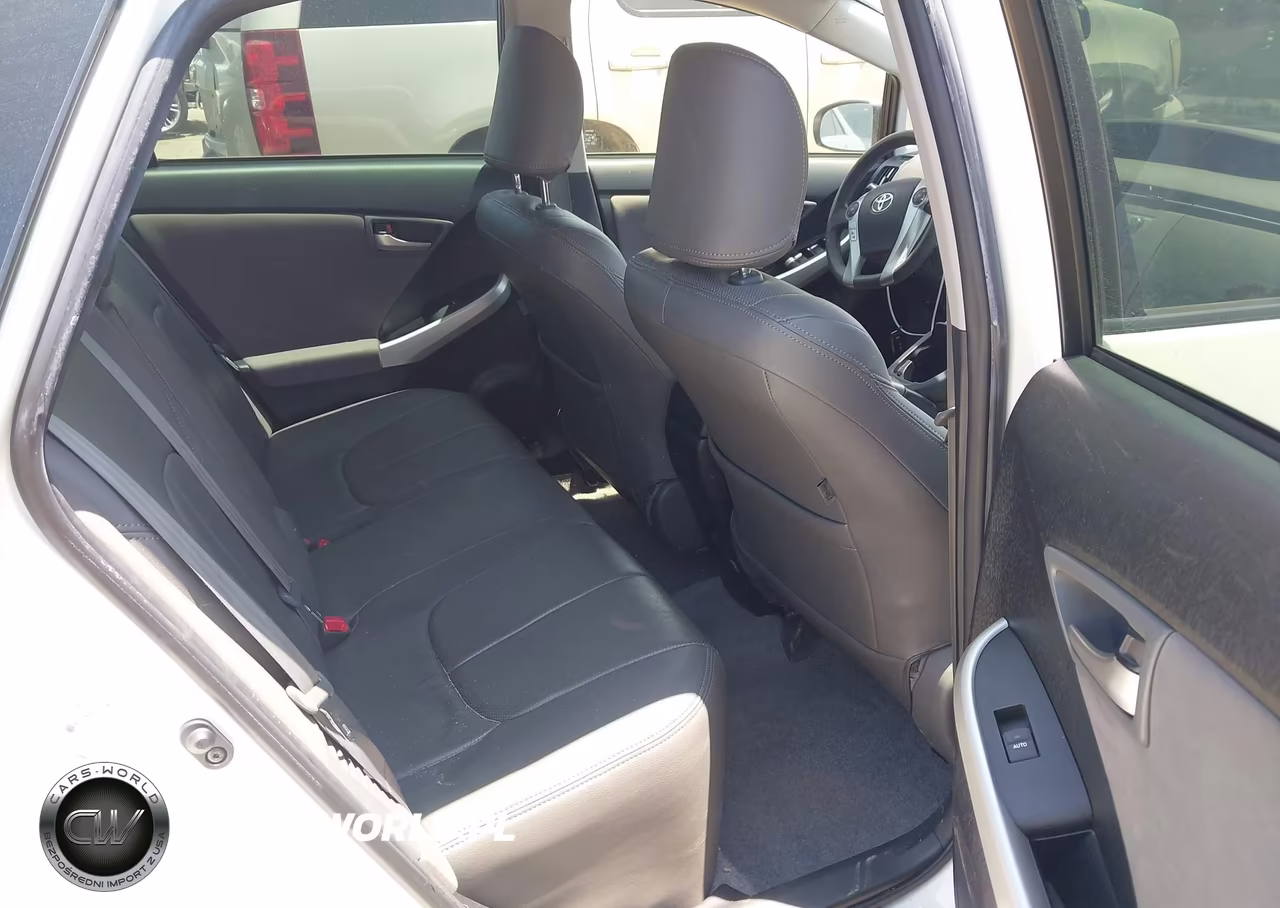 2015 Toyota Prius Two VIN:JTDKN3DU8F2003931 - 8