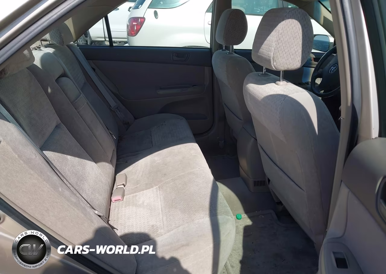 2002 Toyota Camry Le VIN:JTDBE32K520047702 - 8