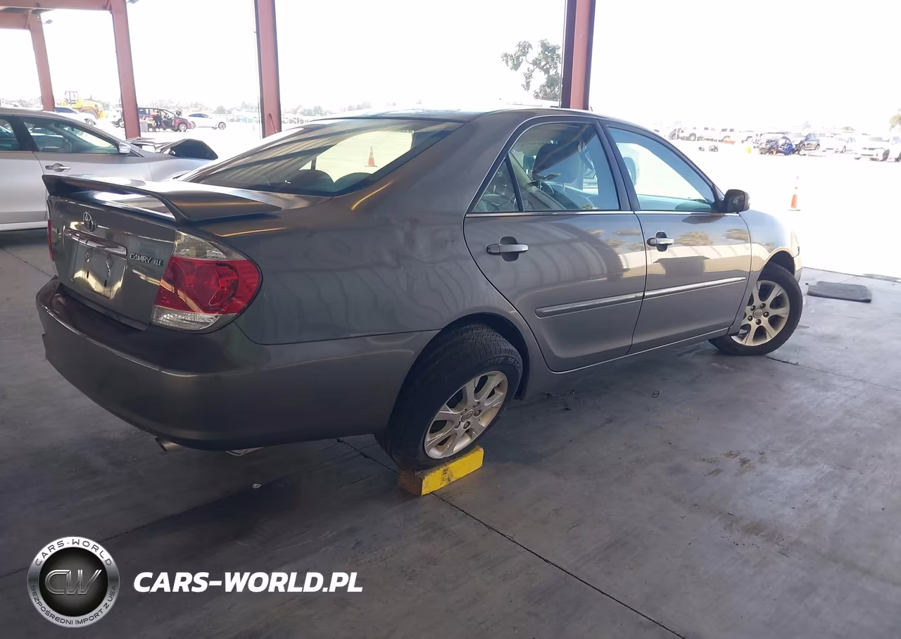 2005 Toyota Camry Xle VIN:4T1BE30K75U600653 - 4
