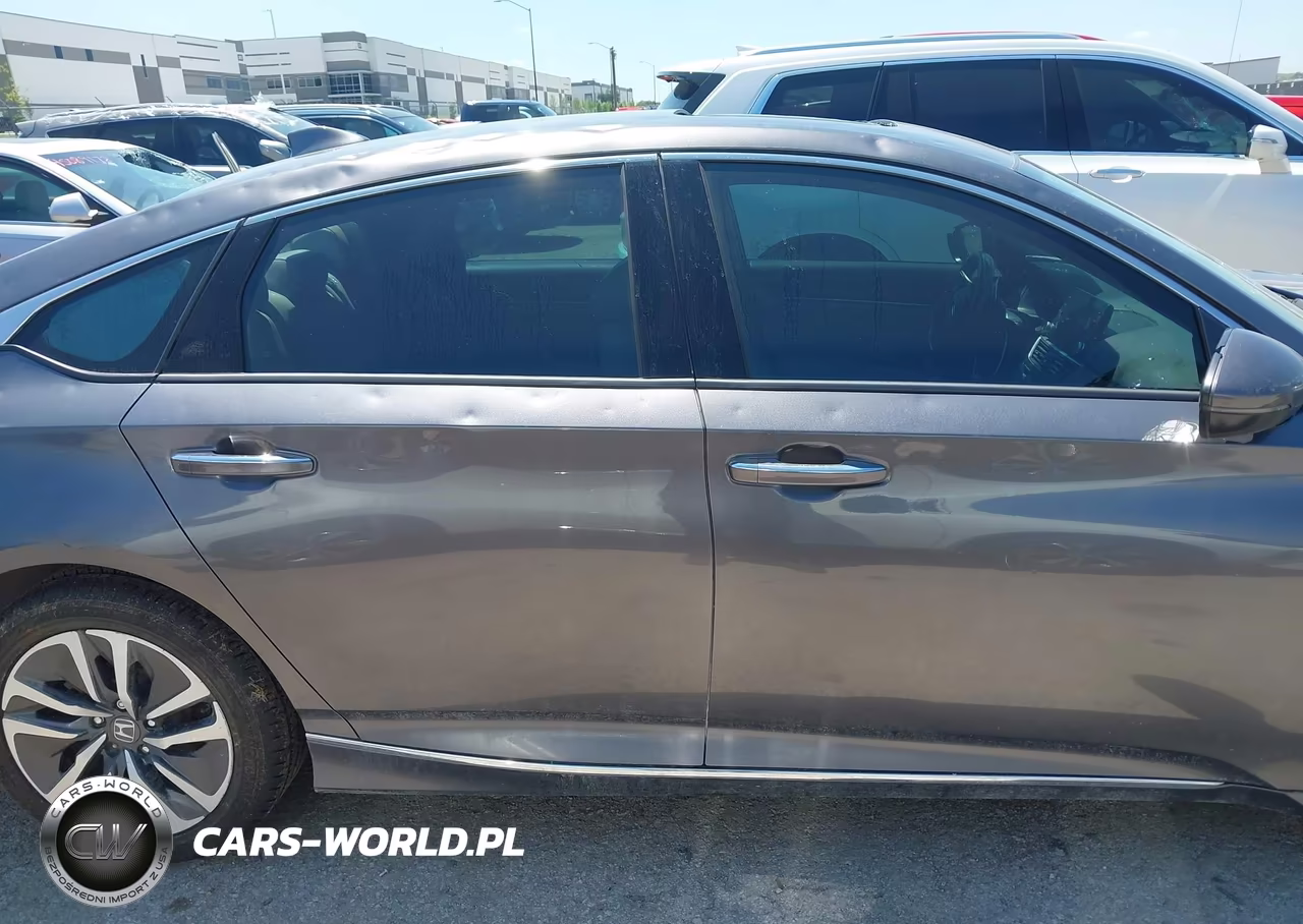 2018 Honda Accord Hybrid Touring VIN:1HGCV3F98JA011041 - 13