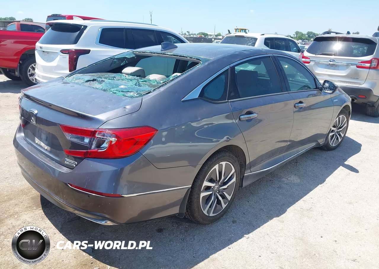 2018 Honda Accord Hybrid Touring VIN:1HGCV3F98JA011041 - 4