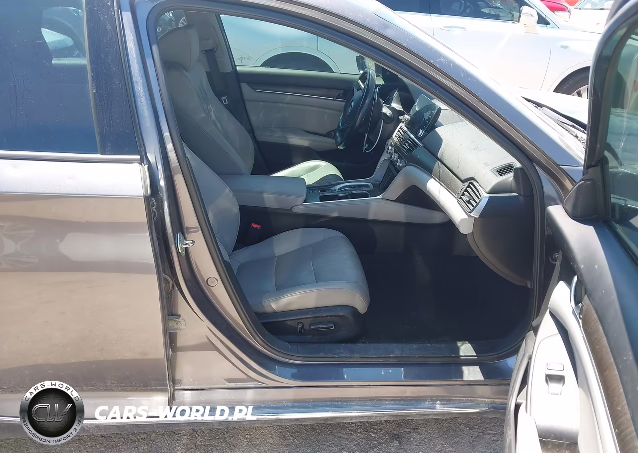 2018 Honda Accord Hybrid Touring VIN:1HGCV3F98JA011041 - 5