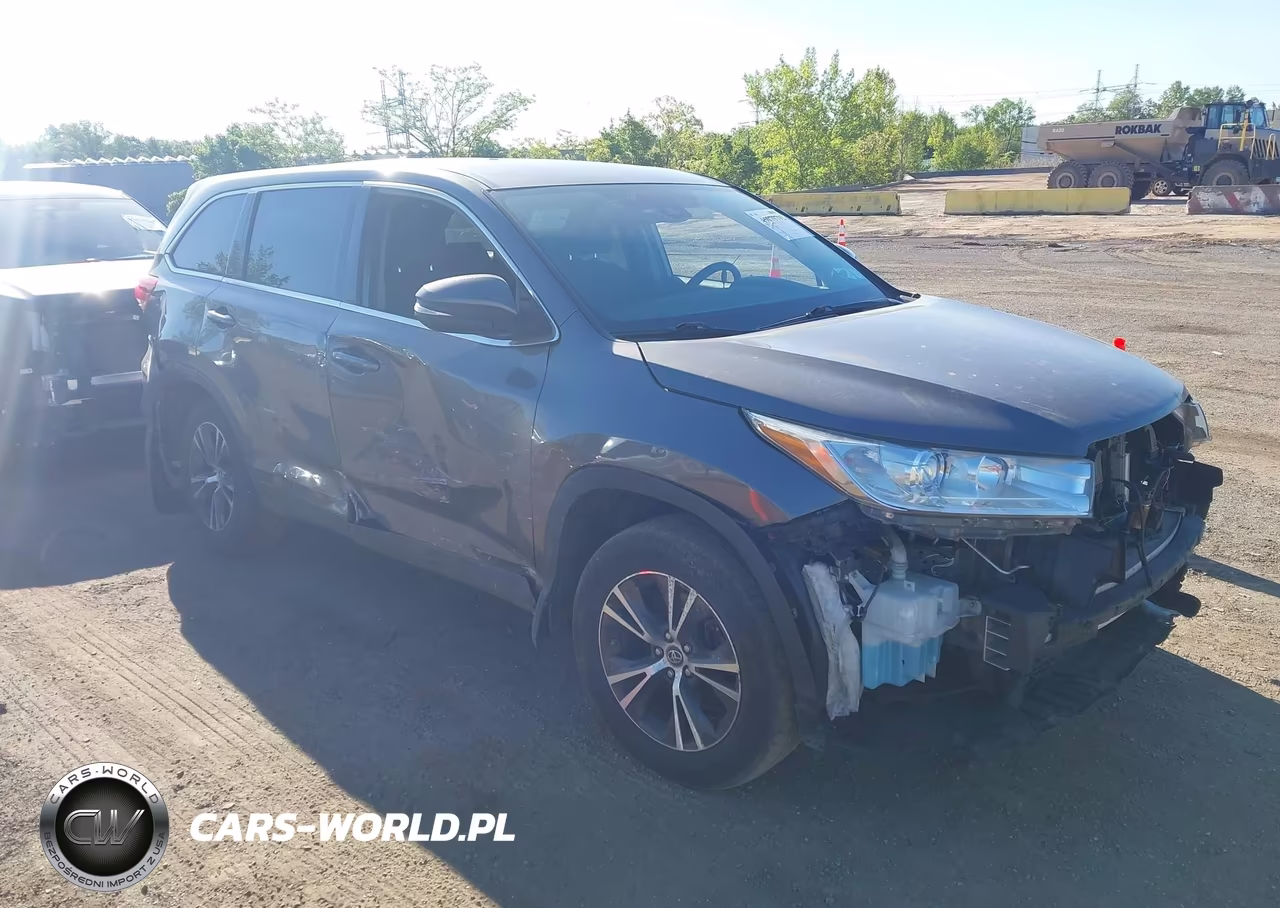 2019 Toyota Highlander Le – zdjęcie 1 z 17