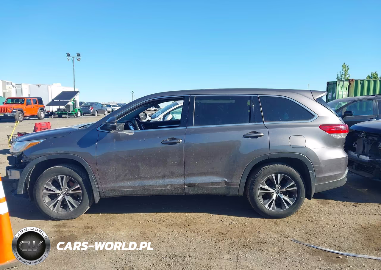 2019 Toyota Highlander Le VIN:5TDBZRFH7KS723134 - 14