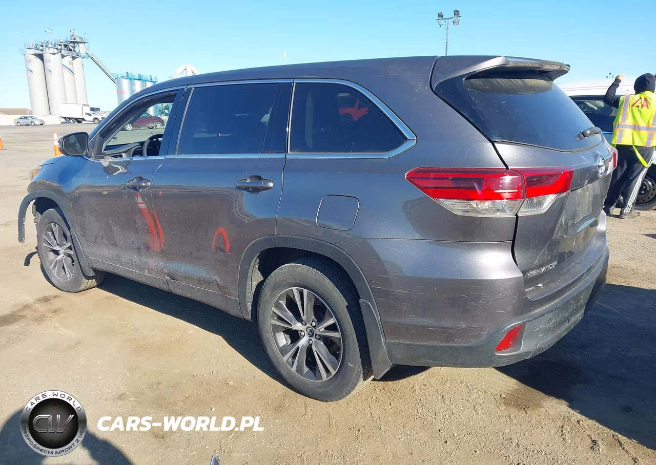 2019 Toyota Highlander Le VIN:5TDBZRFH7KS723134 - 3