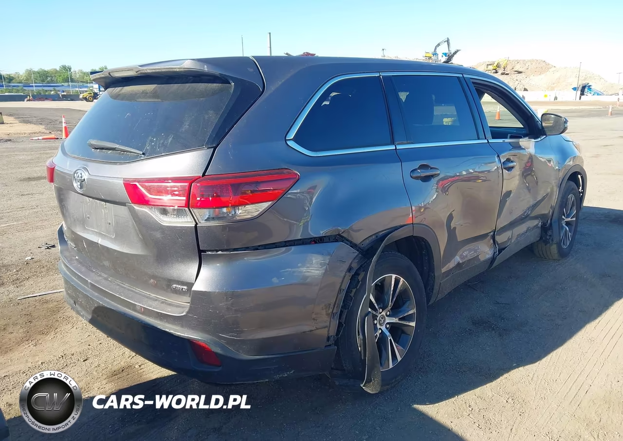 2019 Toyota Highlander Le VIN:5TDBZRFH7KS723134 - 4