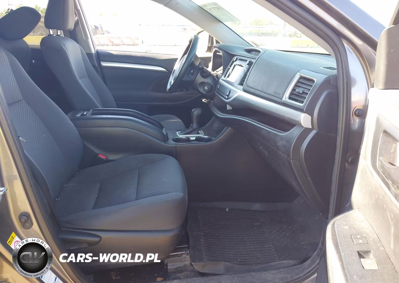 2019 Toyota Highlander Le VIN:5TDBZRFH7KS723134 - 5
