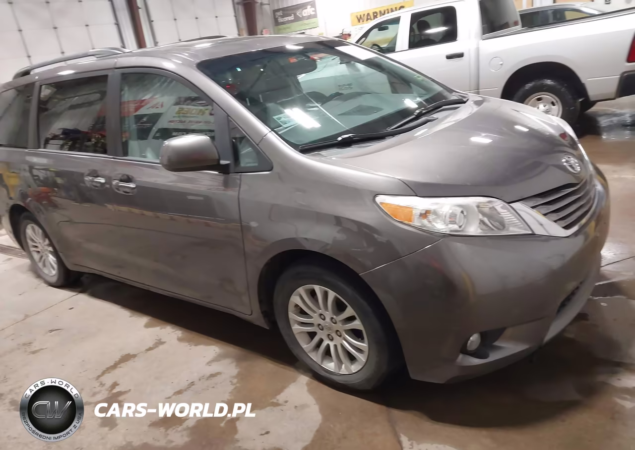 2015 Toyota Sienna Xle 8 Passenger