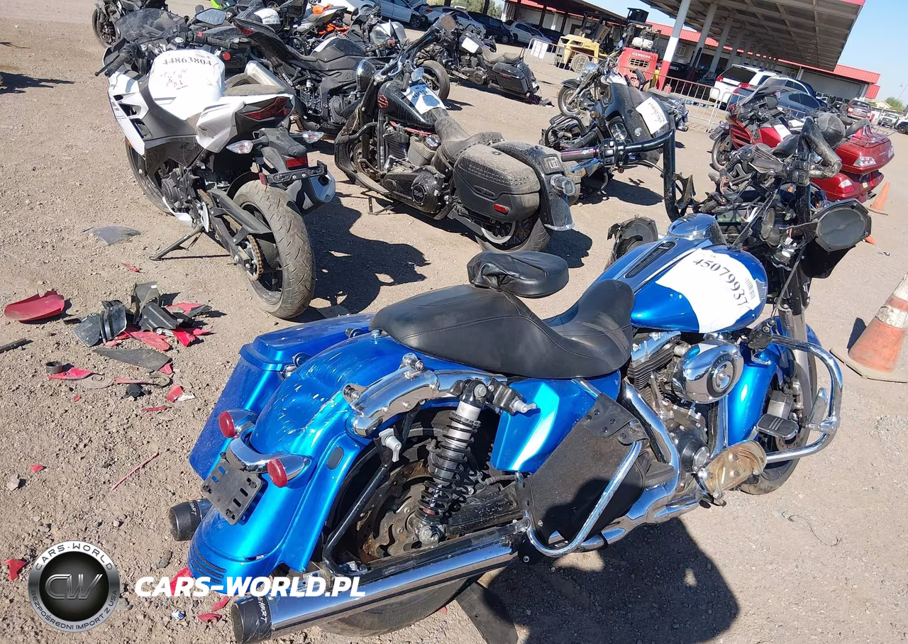 2010 Harley-Davidson Flhx VIN:1HD1KB433AB634924 - 4