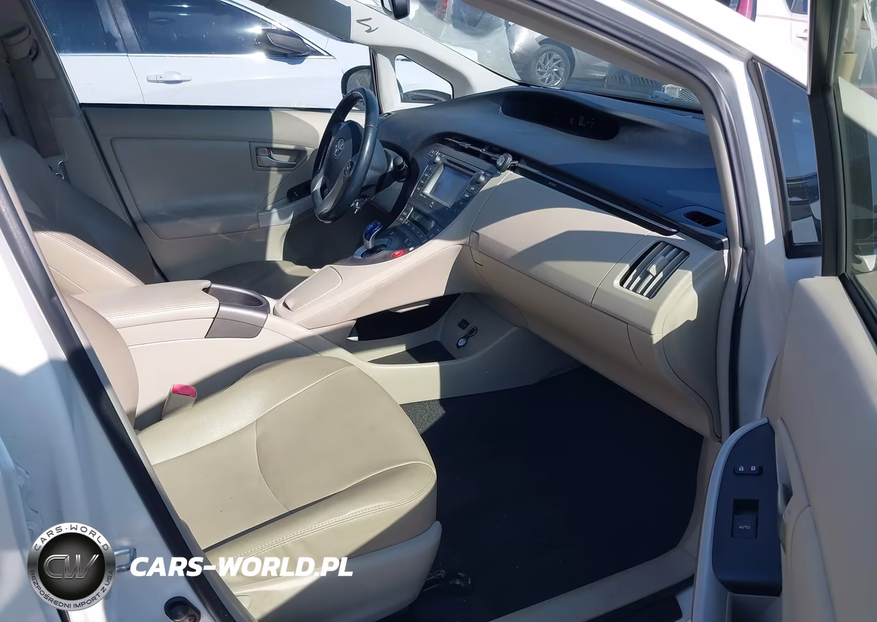 2012 Toyota Prius Four VIN:JTDKN3DU7C5492820 - 5