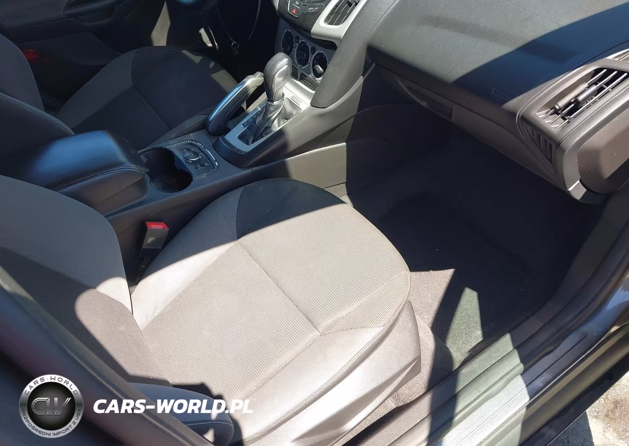 2014 Ford Focus Se VIN:1FADP3K28EL147725 - 5
