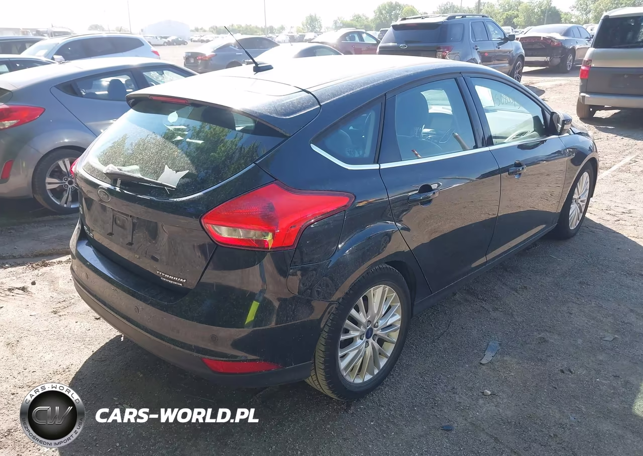 2015 Ford Focus Titanium VIN:1FADP3N20FL268391 - 4