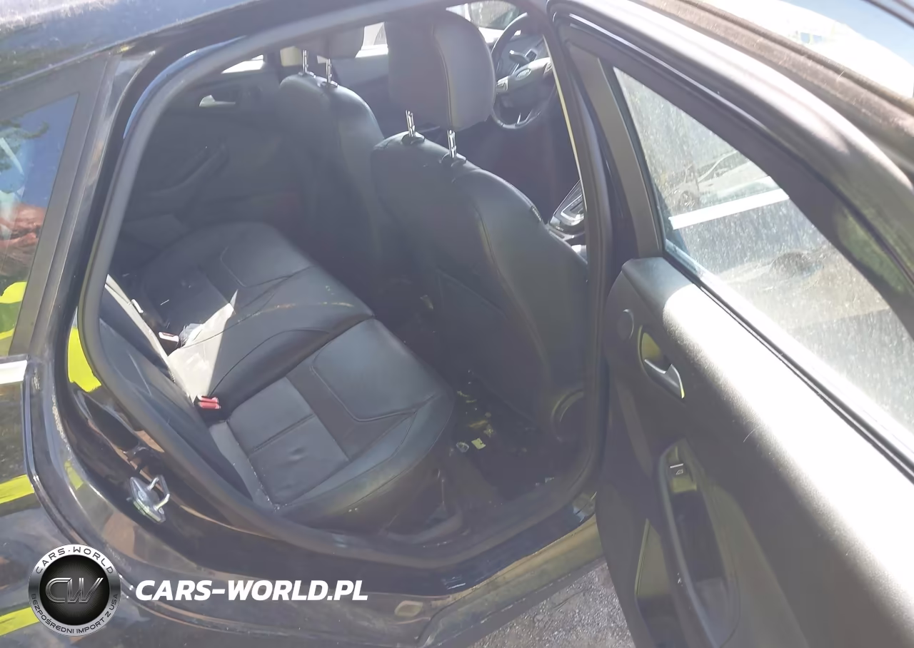 2015 Ford Focus Titanium VIN:1FADP3N20FL268391 - 8