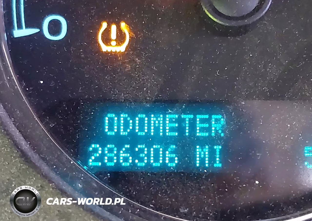 2011 Chevrolet Tahoe Lt VIN:1GNSCBE00BR164200 - 15