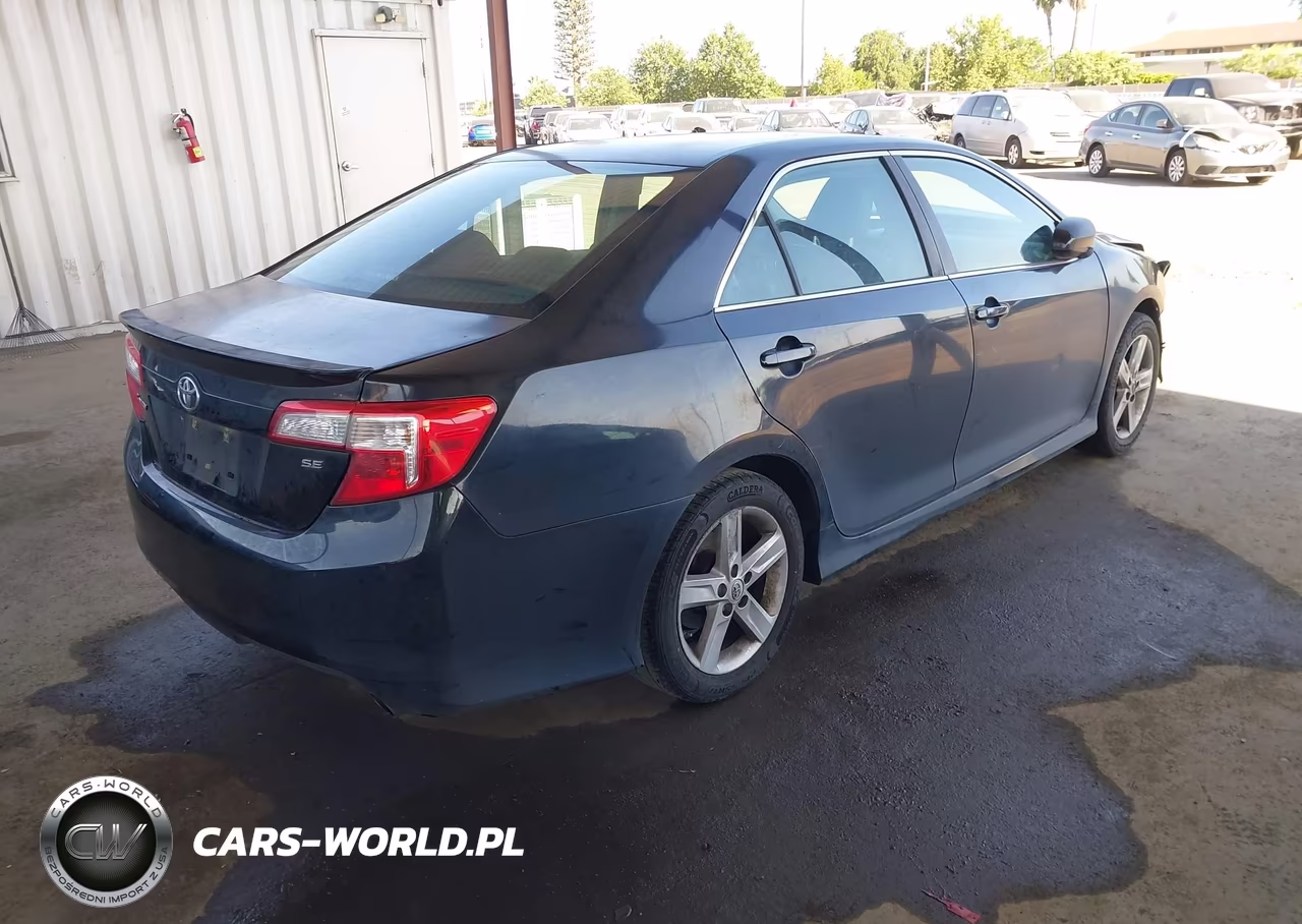 2014 Toyota Camry Se VIN:4T1BF1FK5EU796388 - 4