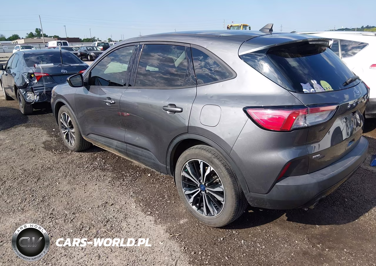 2021 Ford Escape Se VIN:1FMCU0G67MUA32868 - 3