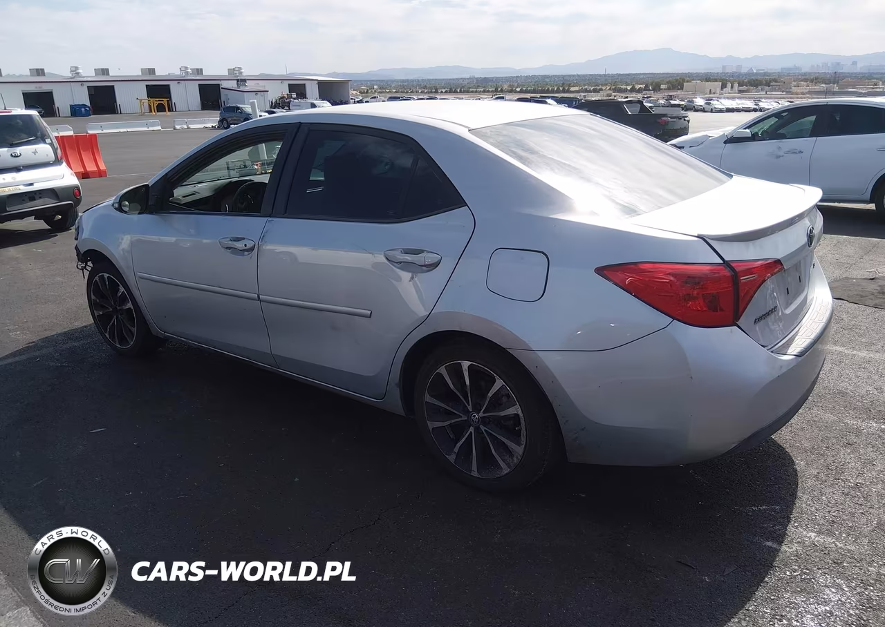 2018 Toyota Corolla Se VIN:5YFBURHE7JP798909 - 3