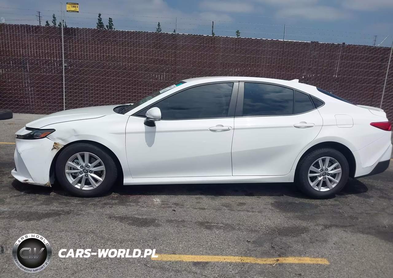 2025 Toyota Camry Le VIN:4T1DAACK7SU590156 - 14
