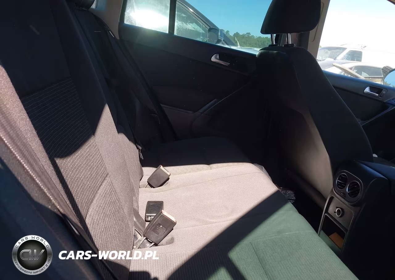 2013 Volkswagen Tiguan S VIN:WVGAV3AX1DW608286 - 8