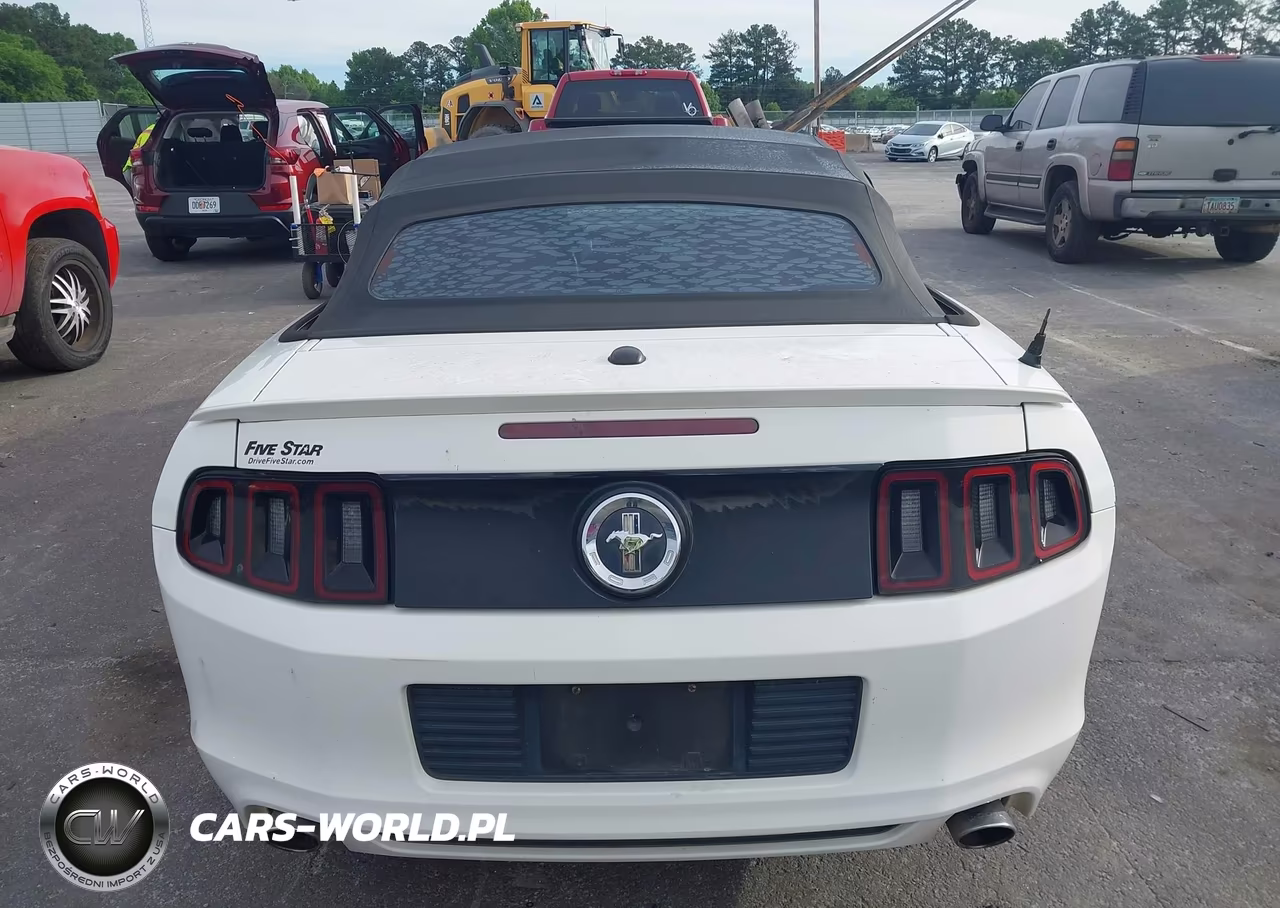 2013 Ford Mustang V6 Premium VIN:1ZVBP8EM2D5213956 - 16
