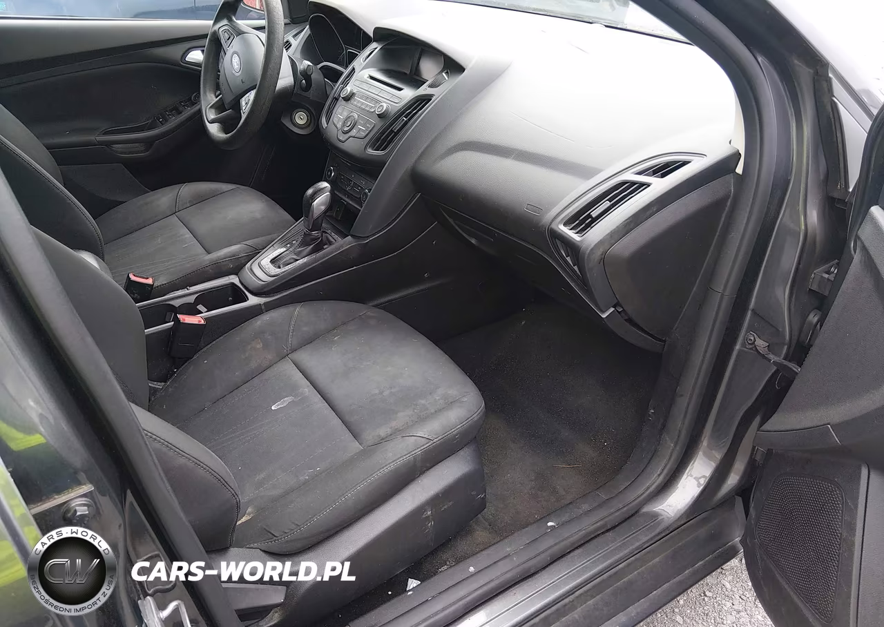 2017 Ford Focus Se VIN:1FADP3F27HL312002 - 5