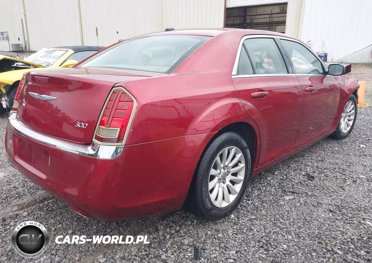 2012 Chrysler 300 VIN:2C3CCAAG2CH138696 - 4