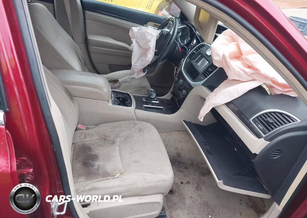 2012 Chrysler 300 VIN:2C3CCAAG2CH138696 - 5