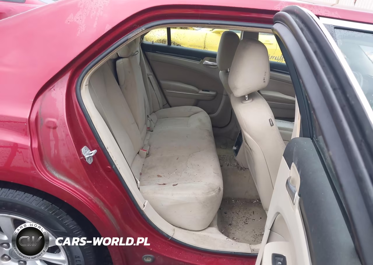 2012 Chrysler 300 VIN:2C3CCAAG2CH138696 - 8