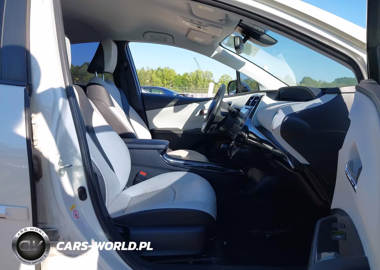 2017 Toyota Prius Four VIN:JTDKARFU6H3029694 - 5