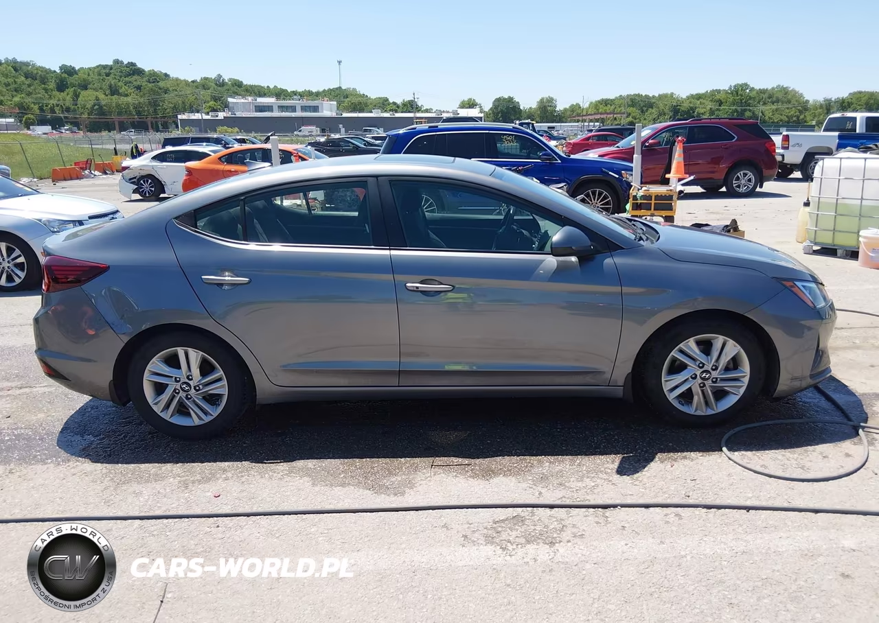 2019 Hyundai Elantra Value Edition VIN:5NPD84LF5KH475912 - 13