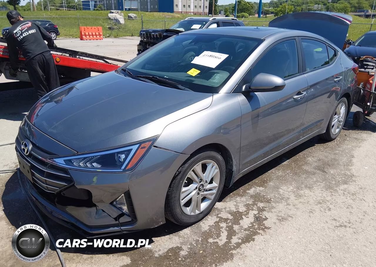 2019 Hyundai Elantra Value Edition VIN:5NPD84LF5KH475912 - 17