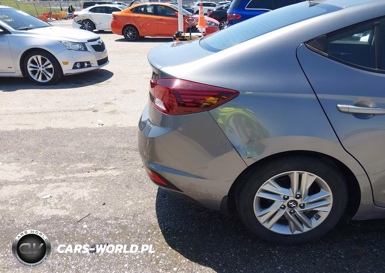 2019 Hyundai Elantra Value Edition VIN:5NPD84LF5KH475912 - 18