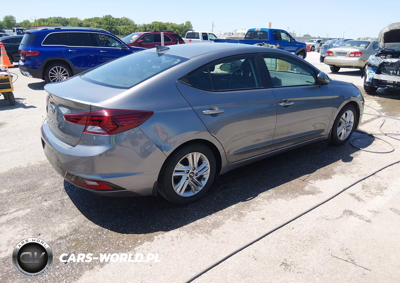 2019 Hyundai Elantra Value Edition VIN:5NPD84LF5KH475912 - 4
