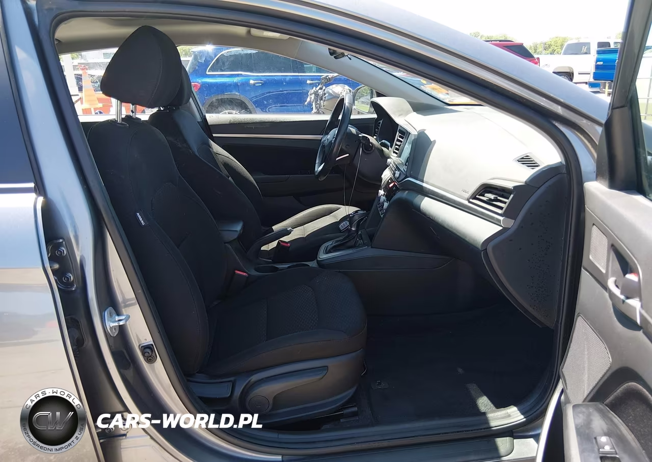 2019 Hyundai Elantra Value Edition VIN:5NPD84LF5KH475912 - 5