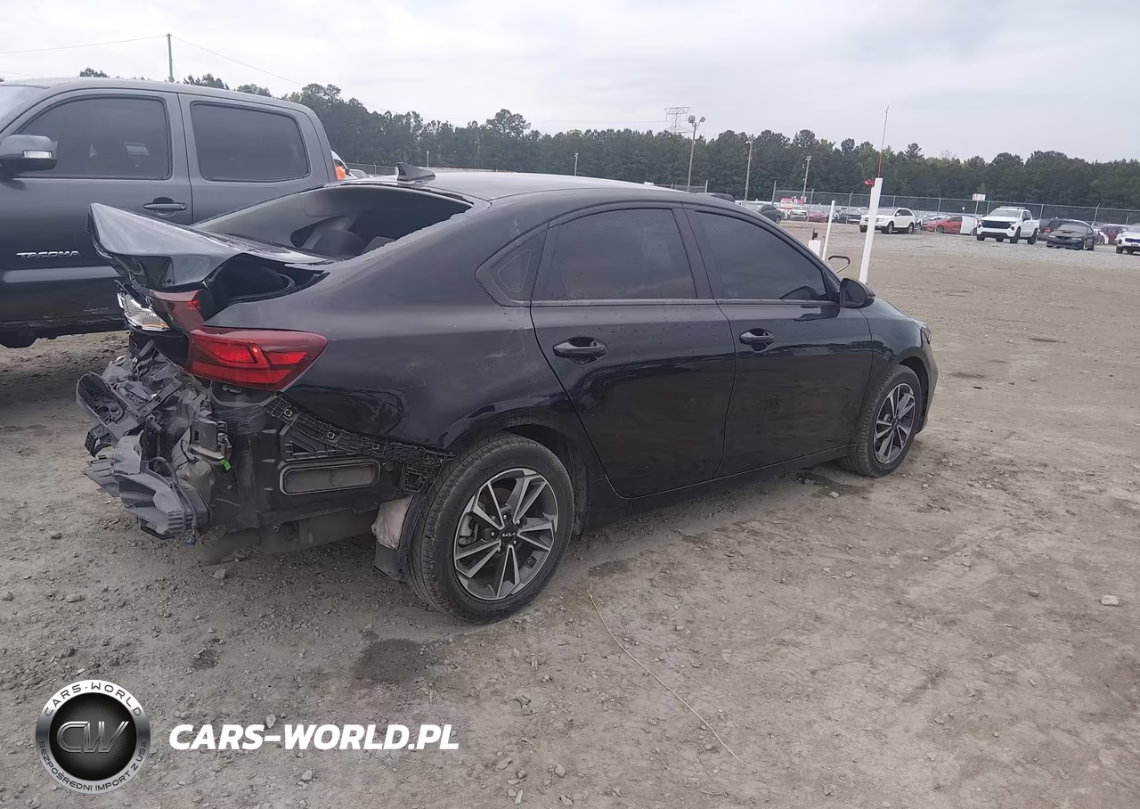 2023 Kia Forte Lxs VIN:3KPF24AD6PE659036 - 4