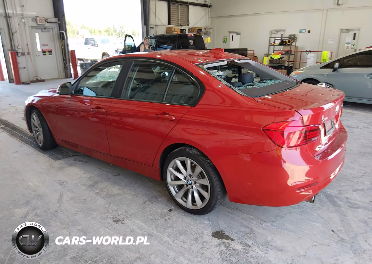 2018 BMW 320I xDrive VIN:WBA8E5G56JNU47887 - 3