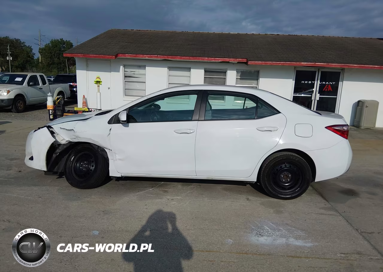 2017 Toyota Corolla Le VIN:5YFBURHE7HP587266 - 14