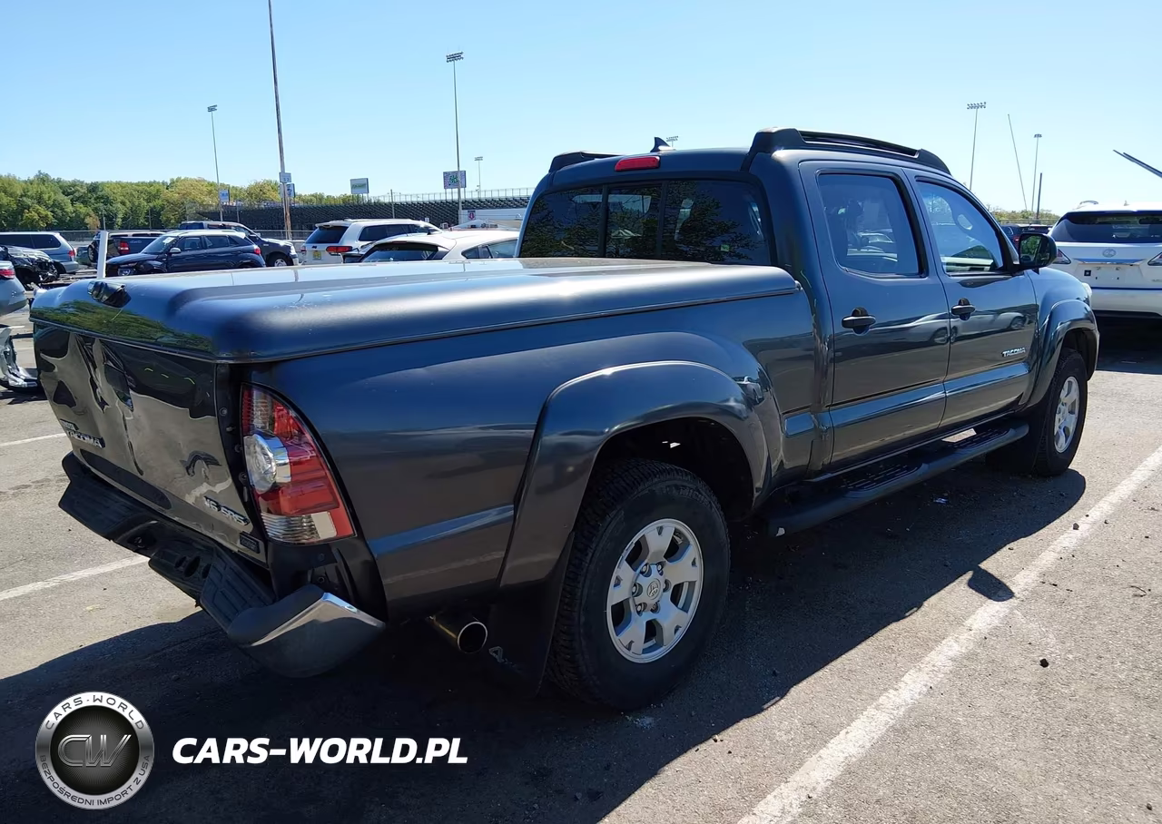 2015 Toyota Tacoma Base V6 VIN:3TMMU4FN5FM074343 - 4
