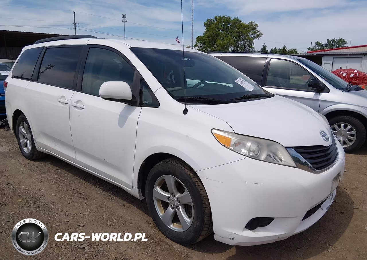 2011 Toyota Sienna Le V6 – zdjęcie 1 z 16