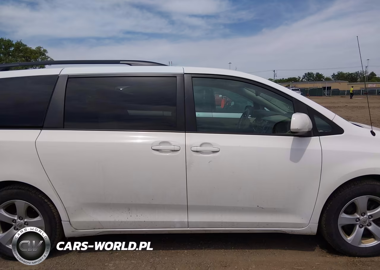 2011 Toyota Sienna Le V6 VIN:5TDKK3DC2BS161801 - 13