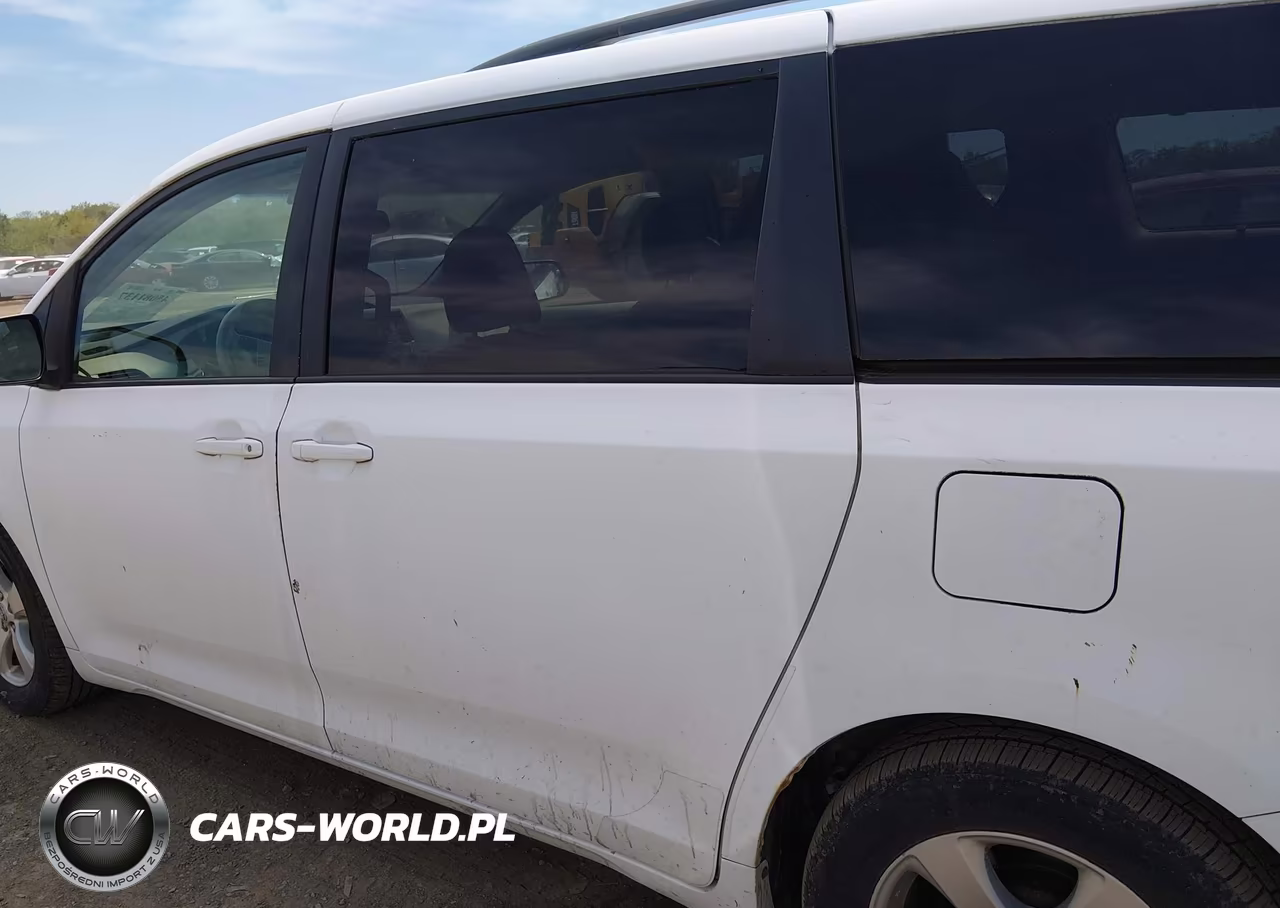 2011 Toyota Sienna Le V6 VIN:5TDKK3DC2BS161801 - 14