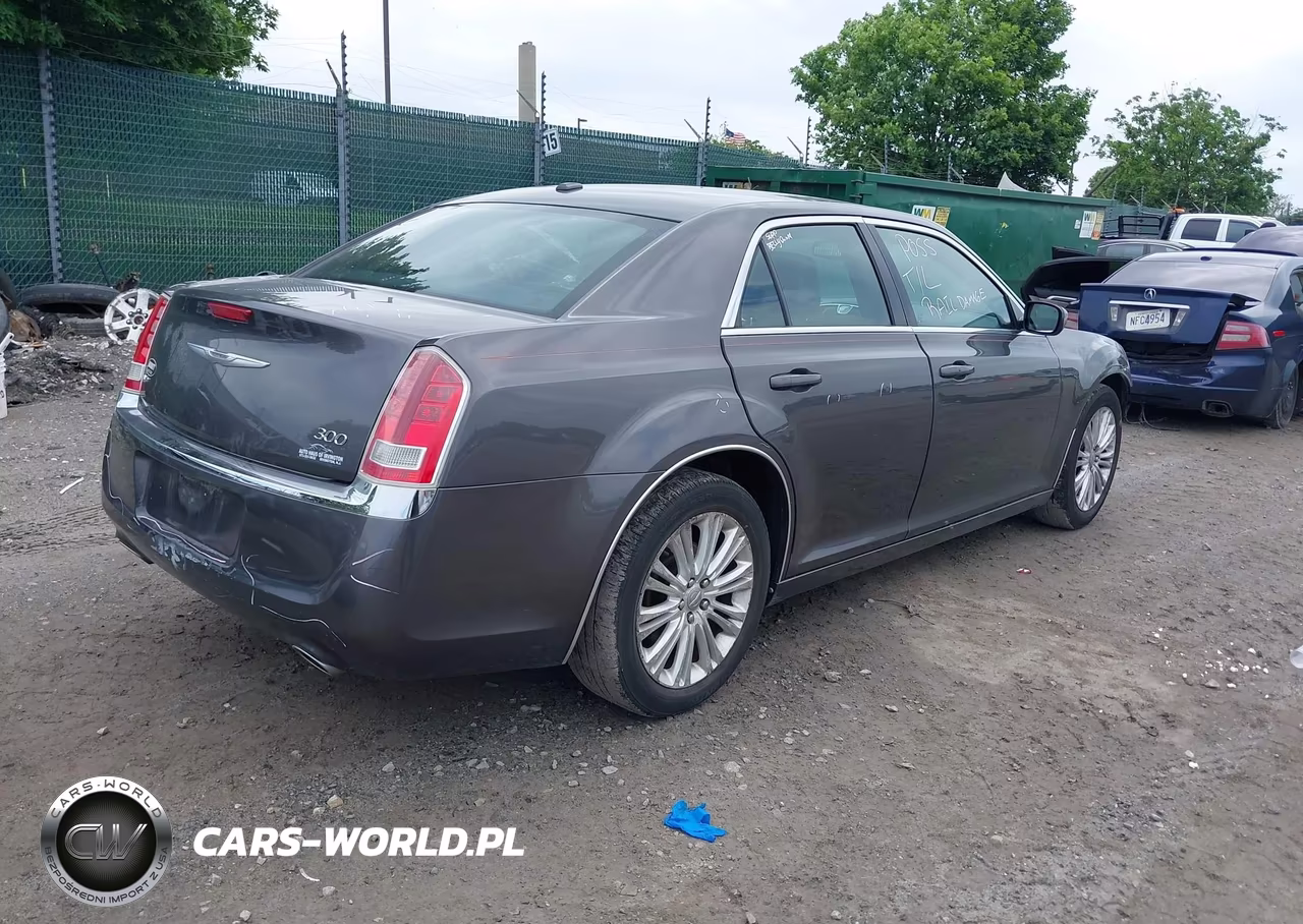 2014 Chrysler 300 VIN:2C3CCARG8EH146552 - 4